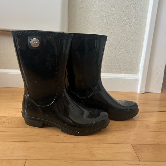 Ugg Sienna Rain boots (size: 7) - Picture 1 of 3